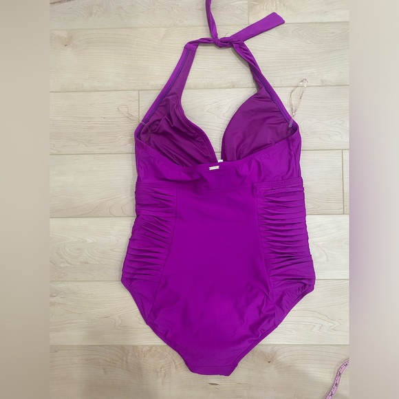 Stunning One Piece WOMENS Bathing Suit - Picture 4 of 6